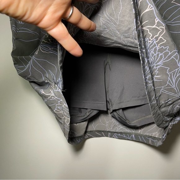 Columbia women grey floral pull on wicking hiking outdoor golf skort in size L - Picture 5 of 8